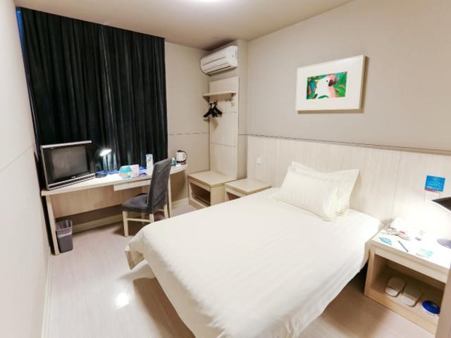 Jingjiang Inn Shanghai Minsheng Road Экстерьер фото